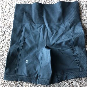 lulu lemon high-waisted spandex/biker shorts!!🖤